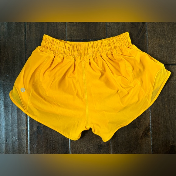 Lululemon Hotty Hot Low-Rise Lined Short 2.5” Pink, Orange, Yellow, Blue Size 2 - Picture 6 of 14